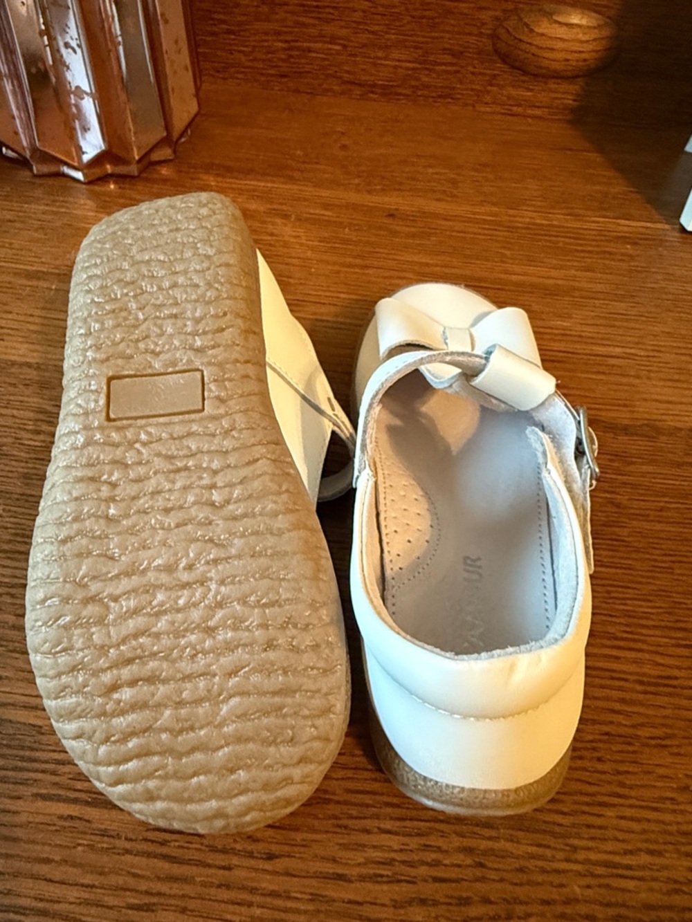 L'Amour Cream Girls' Mary Jane Dress Shoes with Bow - Picture 4 of 4